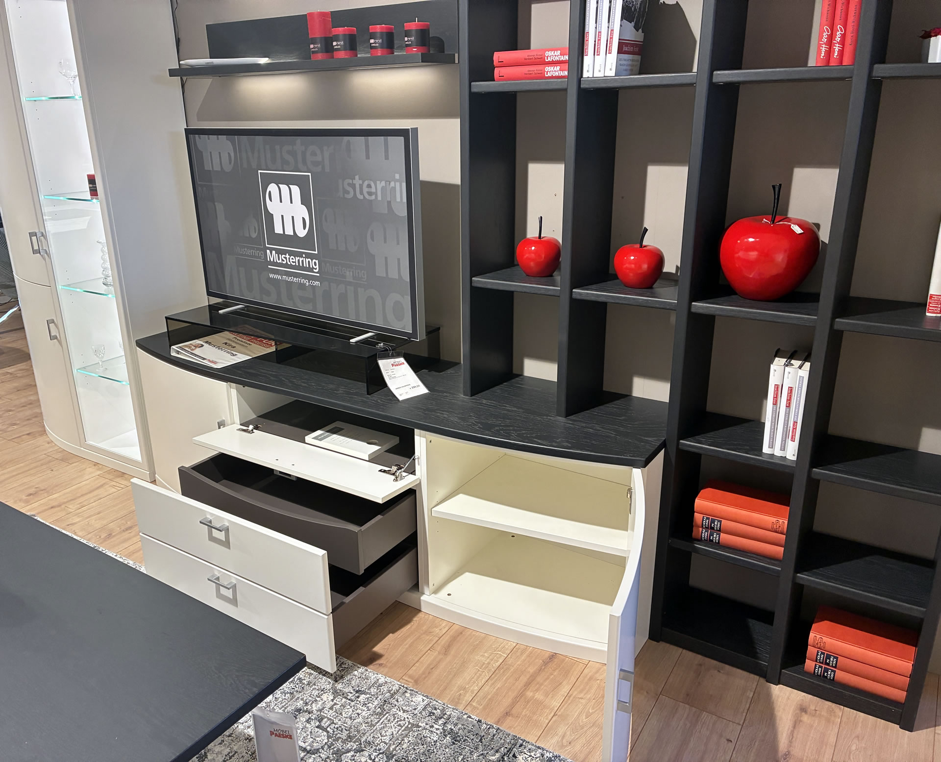 Musterring KIRA Wohnkombination mit Regal