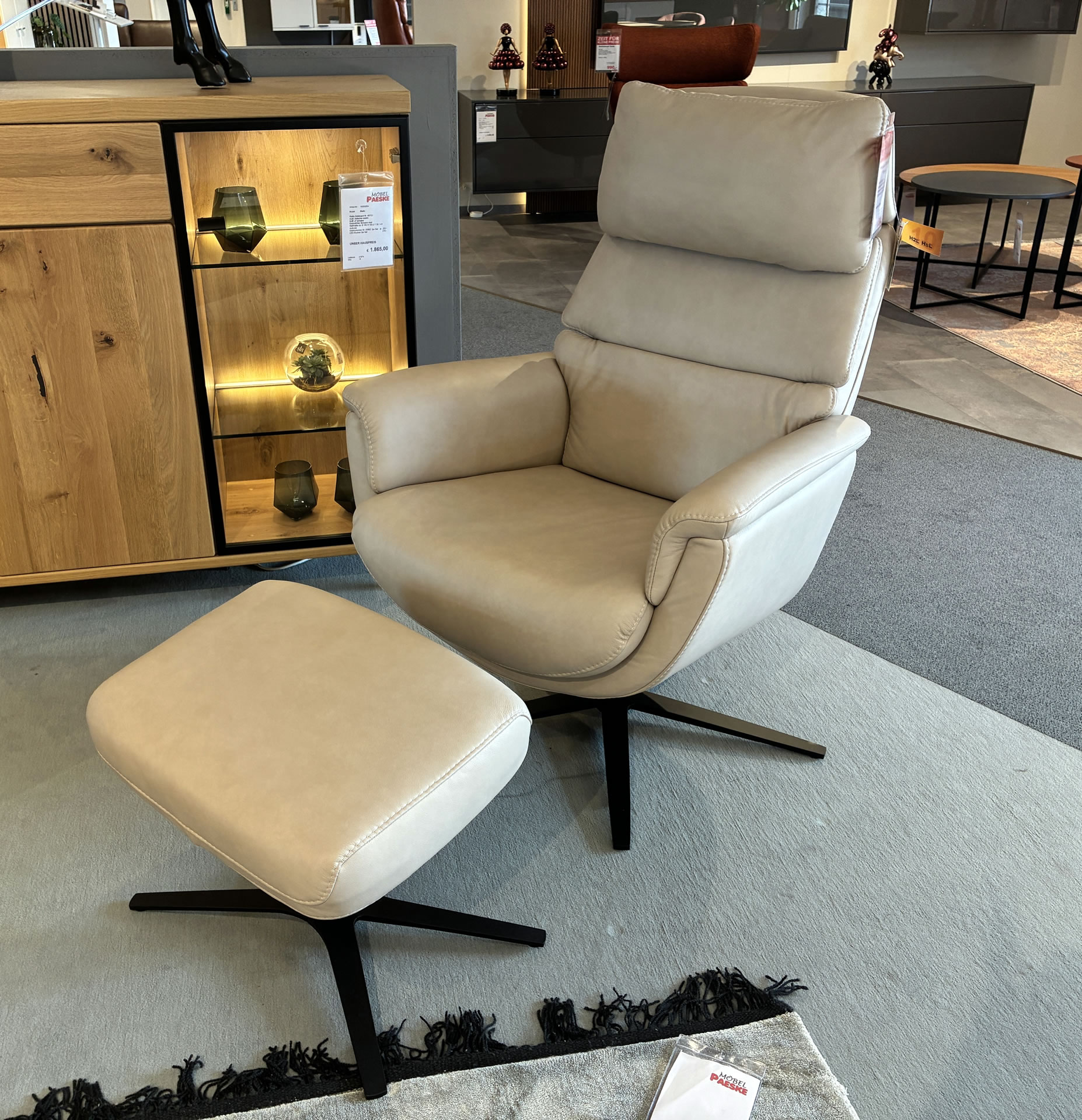 Sessel und Hocker Hawai in Leder ecru